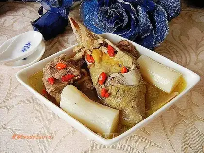 Flying duck stewed with yam