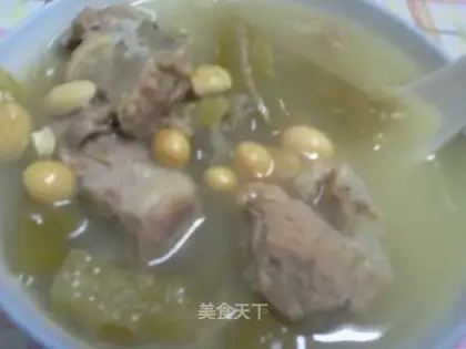 Balsam pear pork ribs soup
