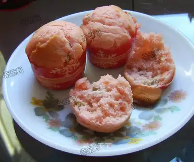 Strawberry raisin muffin