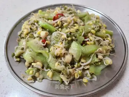 The silk melon fried green bean sprouts
