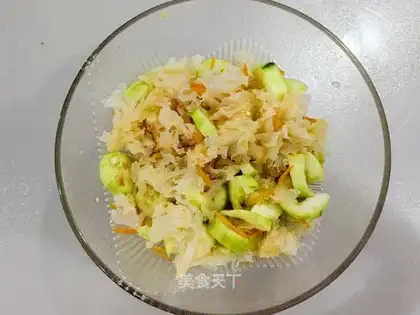 The silver ear of the cold cucumber