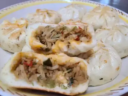 Scrambled onion and radish