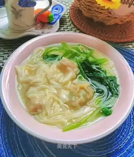 Spinach soup noodles