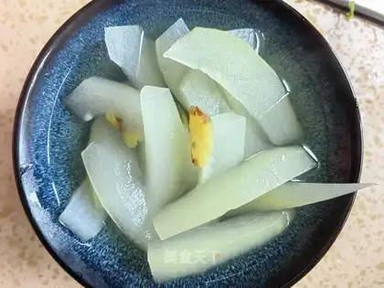 Fresh water to boil a melon