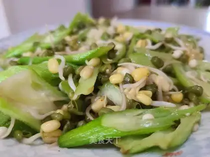 The green bean sprouts and the sunflower