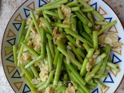 Garlic fried eggs