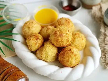 Cheese mashed potato ball