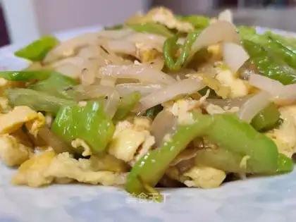 Scrambled eggs onions