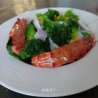 Corn broccoli, black tiger shrimp salad