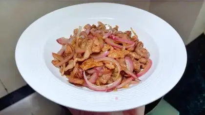 Onion fried meat