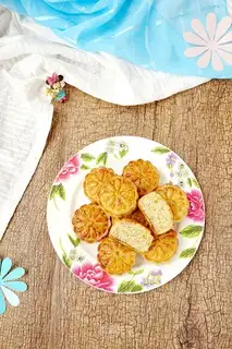 A simple version of the moon cake
