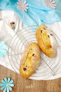 Cranberry walnut bun