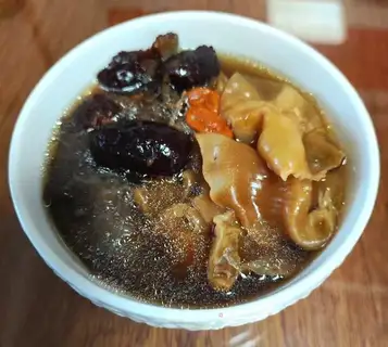 Plum and sea cucumber chicken
