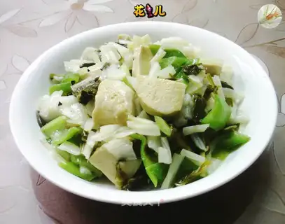 The green pepper, the sour chicken, the cabbage
