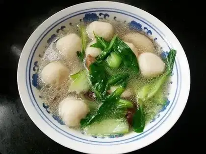Squirty fishball soup