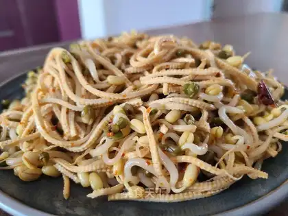 Green bean sprouts and tofus