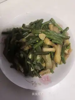 Soybeans with round eggplant