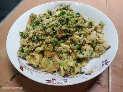 Onion fried eggs