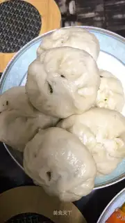 Pork omelet bun
