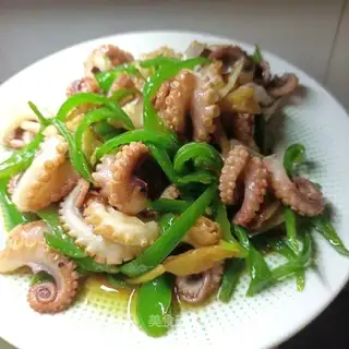 Wrinkled peppers and octopus legs