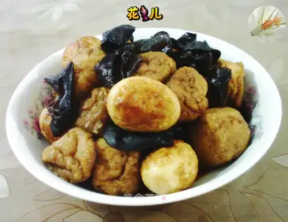 ♪ Black-mucked eggs burning tofu ♪