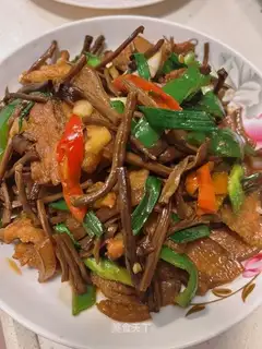 Tea mushroom fried meat