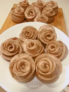 Rose sauce rose buns