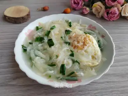 Shrimp leather, egg radish soup