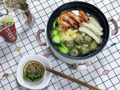 One person eats a pot of light soup