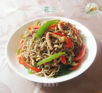 Scrawny peppers, fried wheat noodles