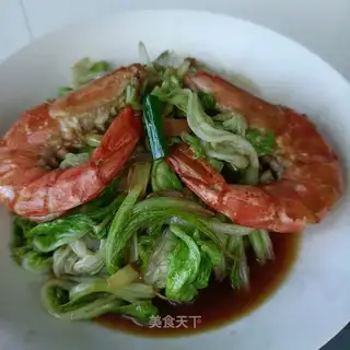 Snack leaves and black tiger shrimp
