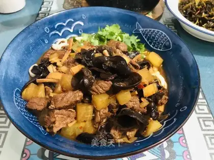 Red beef noodles