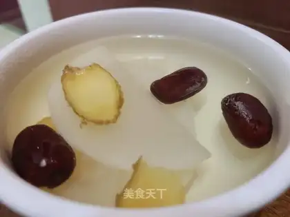 A white carrot with ginger soup