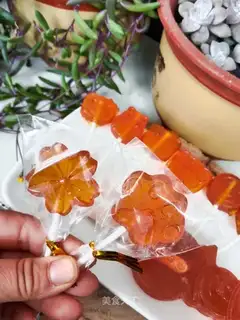 Pear cream lollipops
