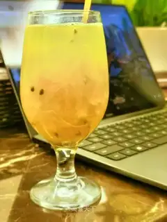 Hot orange tea with vanilla