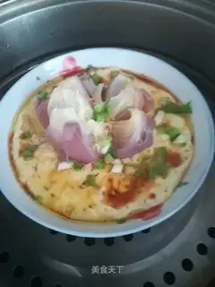 Onion steamed eggs