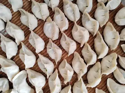 Cream eggs and shrimp dumplings