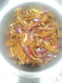 Onion fried pork