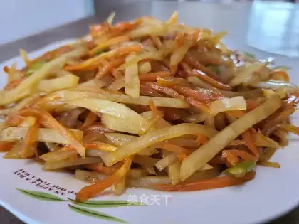 Red-skinned potatoes with red carrots