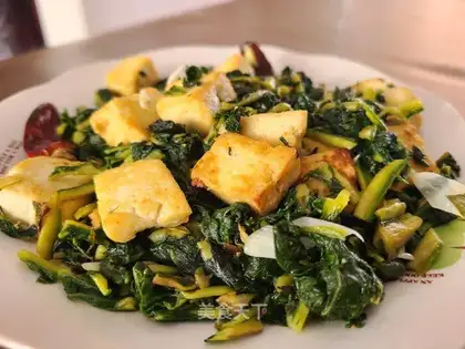 Tofu with yellow leaves