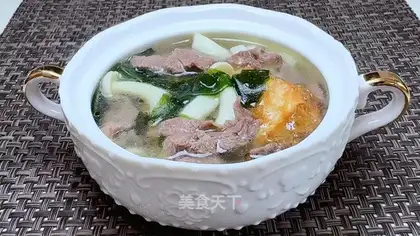Clothes and fungus and egg beef soup