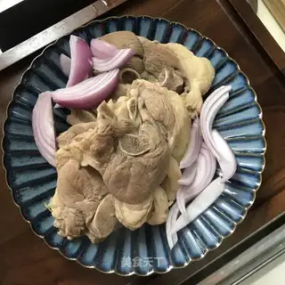 Cleaning up the lamb's leg