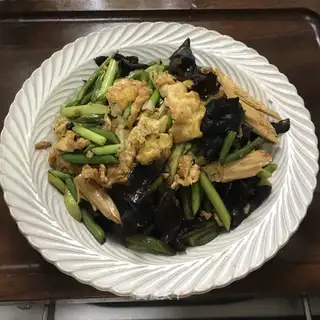 Garlic and wood