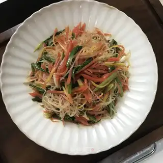 A red carrot fan