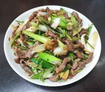 Onion fried lamb