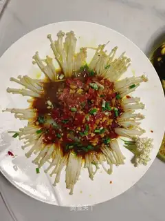 Kawakawa's fan's golden needle mushroom