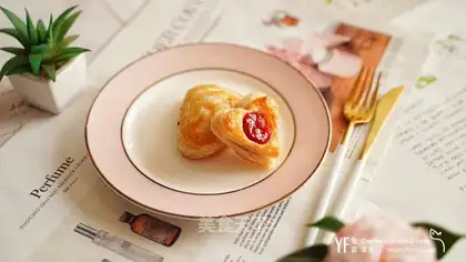 Hearts of strawberry pie