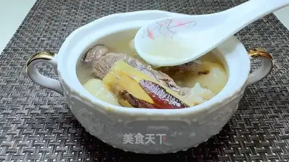 Horseshoe and sugar cane