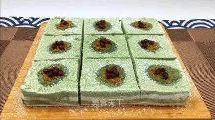 Tea and cinnamon cake