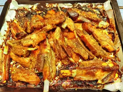 Onion roasted lamb chops